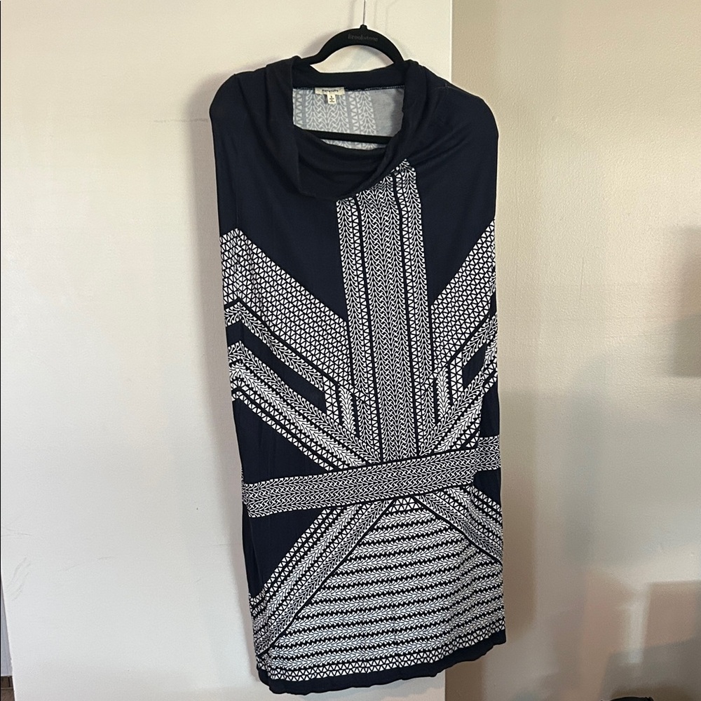 Navy and White Geometric Knit Skirt